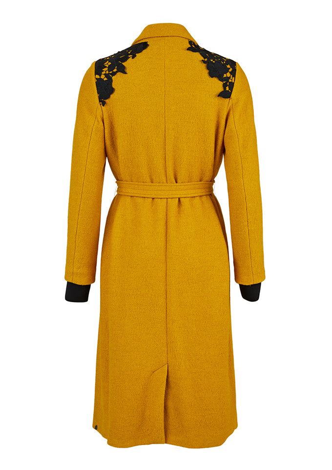 uldjakke Que i gul med sort blonder – Eve